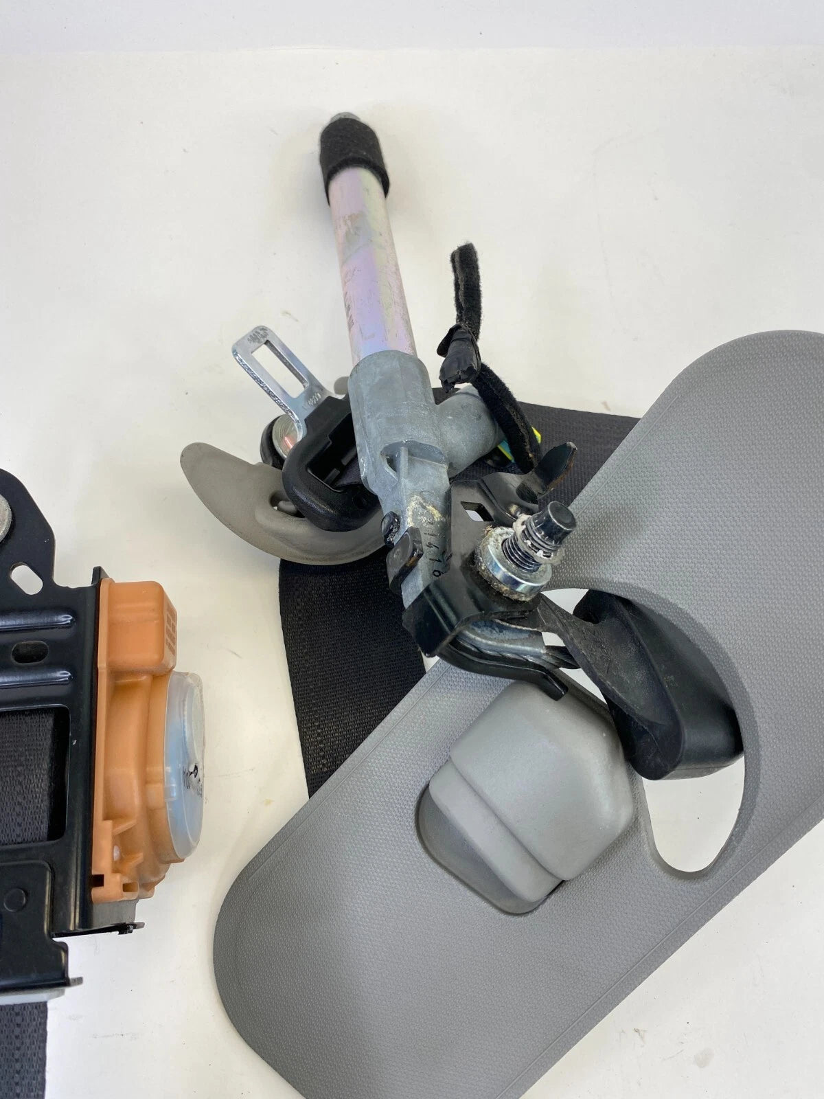 11-16 KIA OPTIMA FRONT RH PASSENGER SIDE SEAT BELT RETRACTOR & PRETENSIONER ASSY