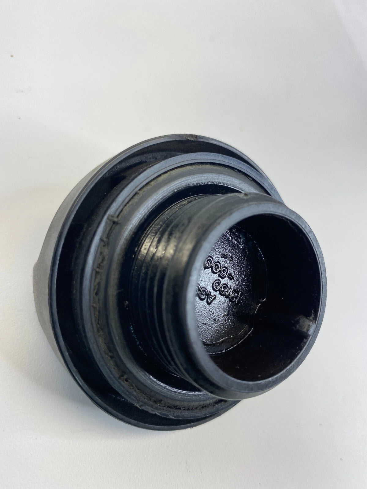 2001-2006 LEXUS LS430 4.3L V8 32V ENGINE OIL FILLER CAP ASSEMBLY OEM