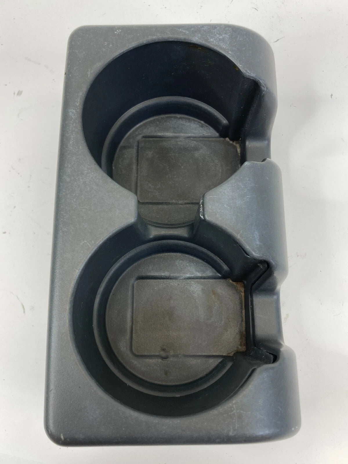 2004-2012 CHEVROLET COLORADO FRONT SEAT CENTER ARMREST CUP HOLDER ASSEMBLY OEM