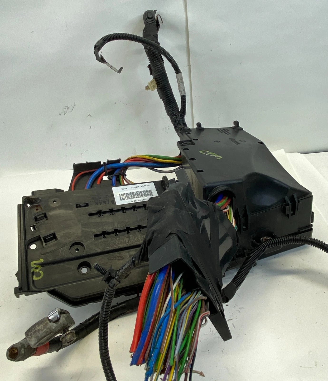 2013-2016 FORD ESCAPE 1.6L ENGINE FUSE BOX BATTERY JUNCTION BOX OEM AV6T14A067AD