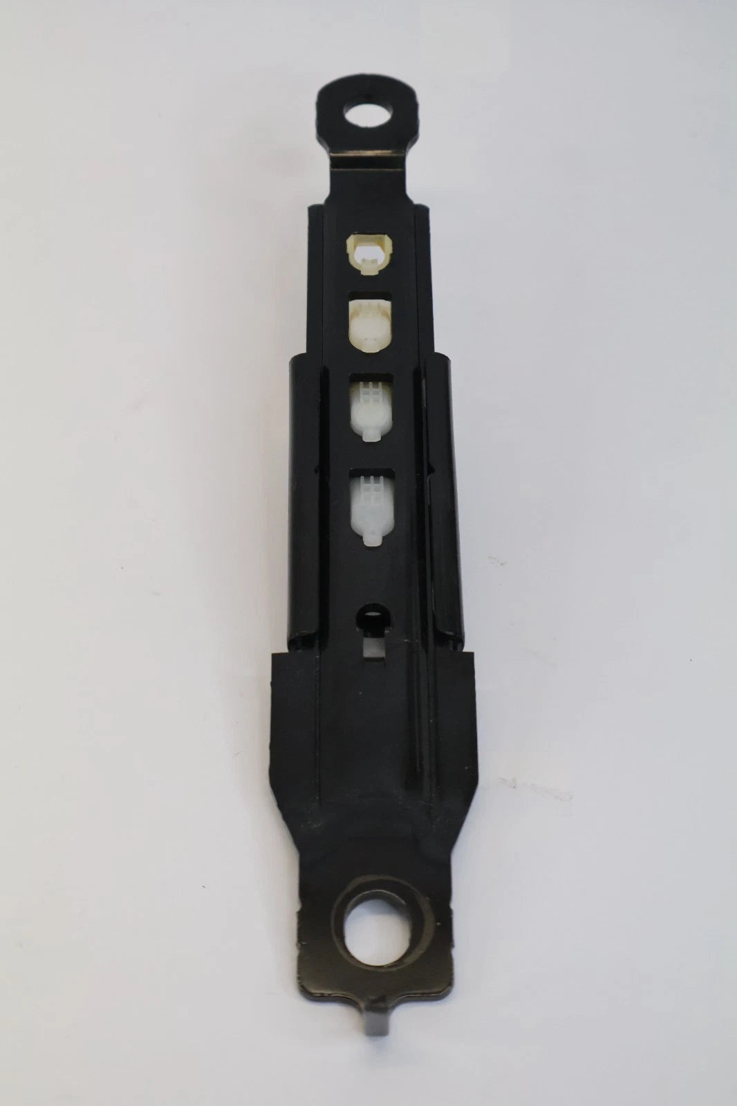 2012-2017 HYUNDAI ACCENT FRONT RIGHT PASSENGER SIDE SEAT BELT HEIGHT ADJUSTER