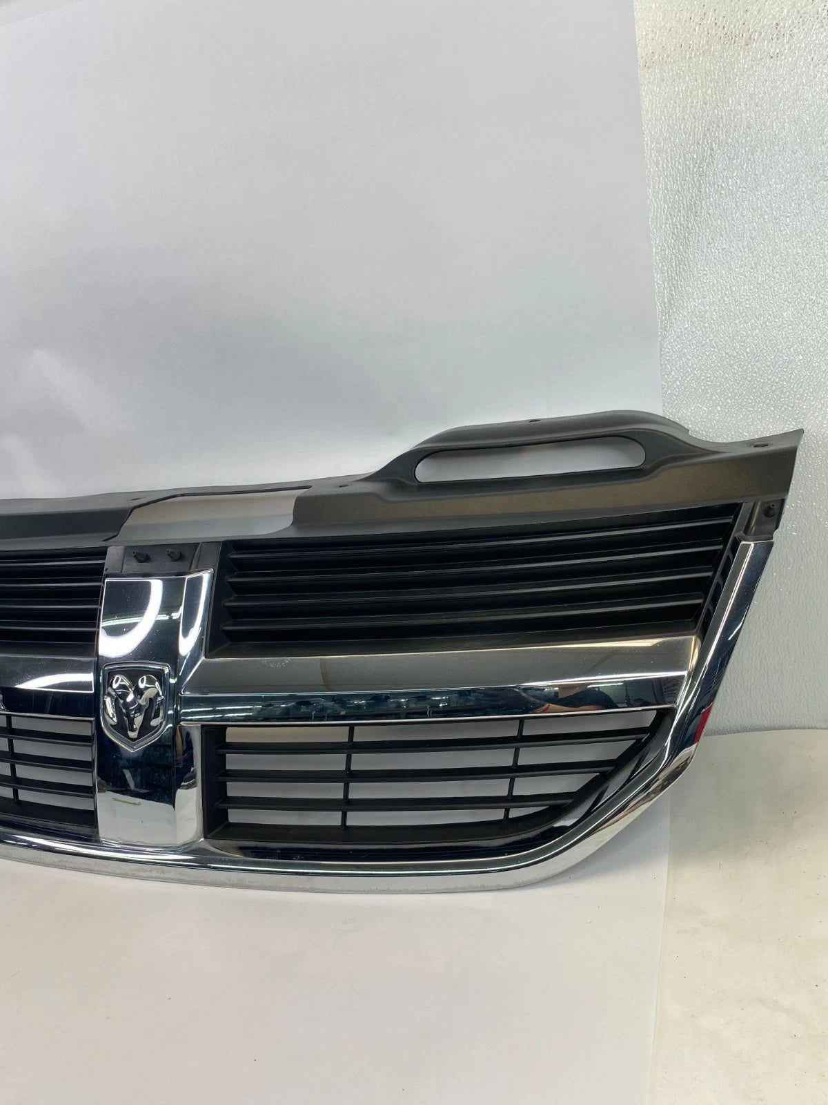 2009 2010 DODGE JOURNEY FRONT BUMPER UPPER GRILL GRILLE W EMBLEM 05178281AC OEM