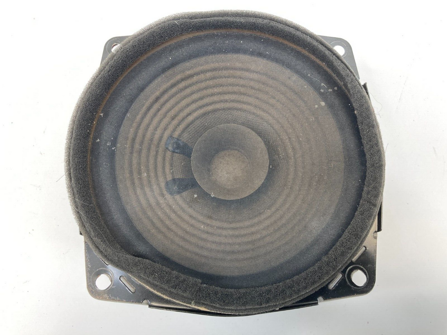 1997-2004 Mitsubishi Montero Sport Front Right Side Door Speaker Assy MR142014