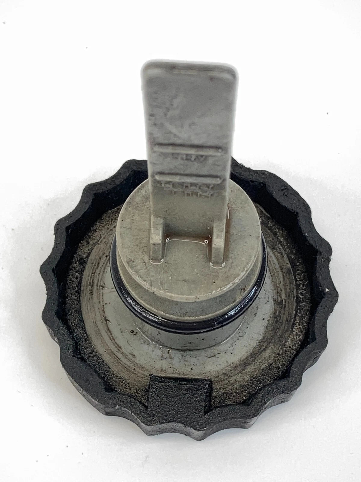 2005-2010 CHRYSLER 300 POWER STEERING FLUID RESERVOIR BOTTLE TANK CAP LID COVER