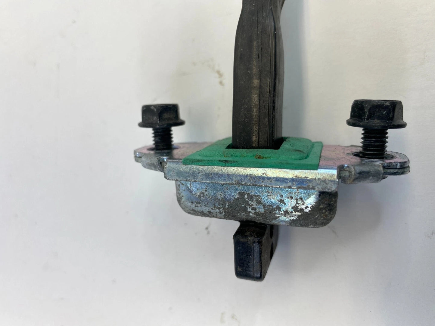 2010-2013 KIA FORTE SEDAN REAR LEFT SIDE DOOR CHECK STOPPER HINGE LATCH ASSEMBLY