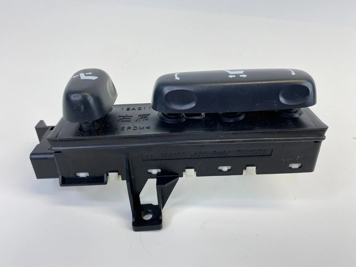 2004 2005 2006 LEXUS RX330 FRONT RIGHT SEAT ADJUSTMENT CONTROL SWITCH 18A188