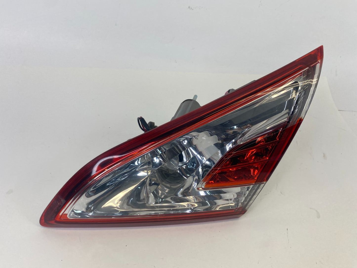 2011-2014 Nissan Murano Rear Right Side Gate Mounted Taillight Backup Lamp Assy