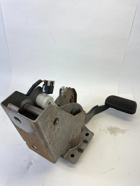 2010-2017 GMC TERRAIN EQUINOX BRAKE FOOT STOP PEDAL ASSEMBLY MOUNT BRACKET OEM