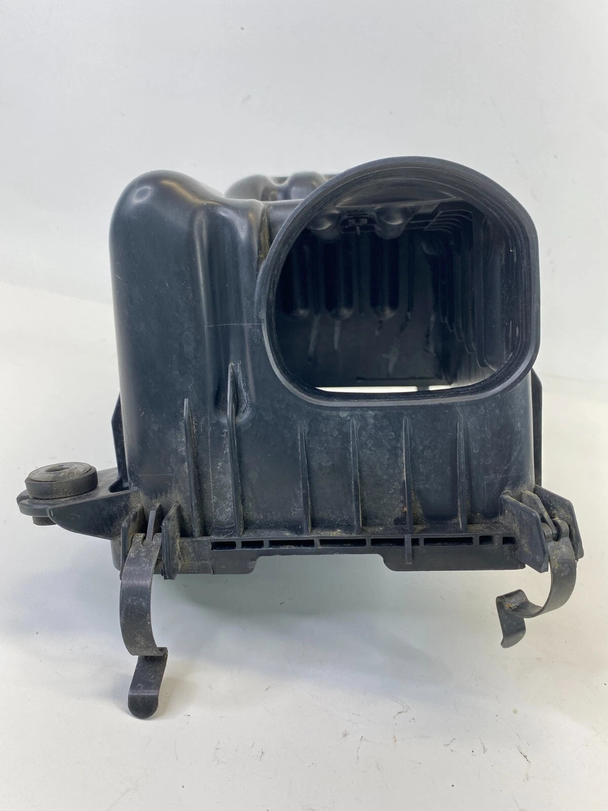 2007-2009 HYUNDAI SANTA FE 3.3L AIR INTAKE CLEANER BOX LOWER COVER 28112-2B000