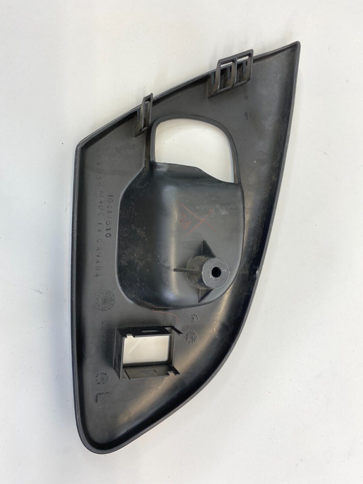 2001-2007 Chevrolet Monte Carlo Front Left Side Inner Door Handle Bezel 10441610