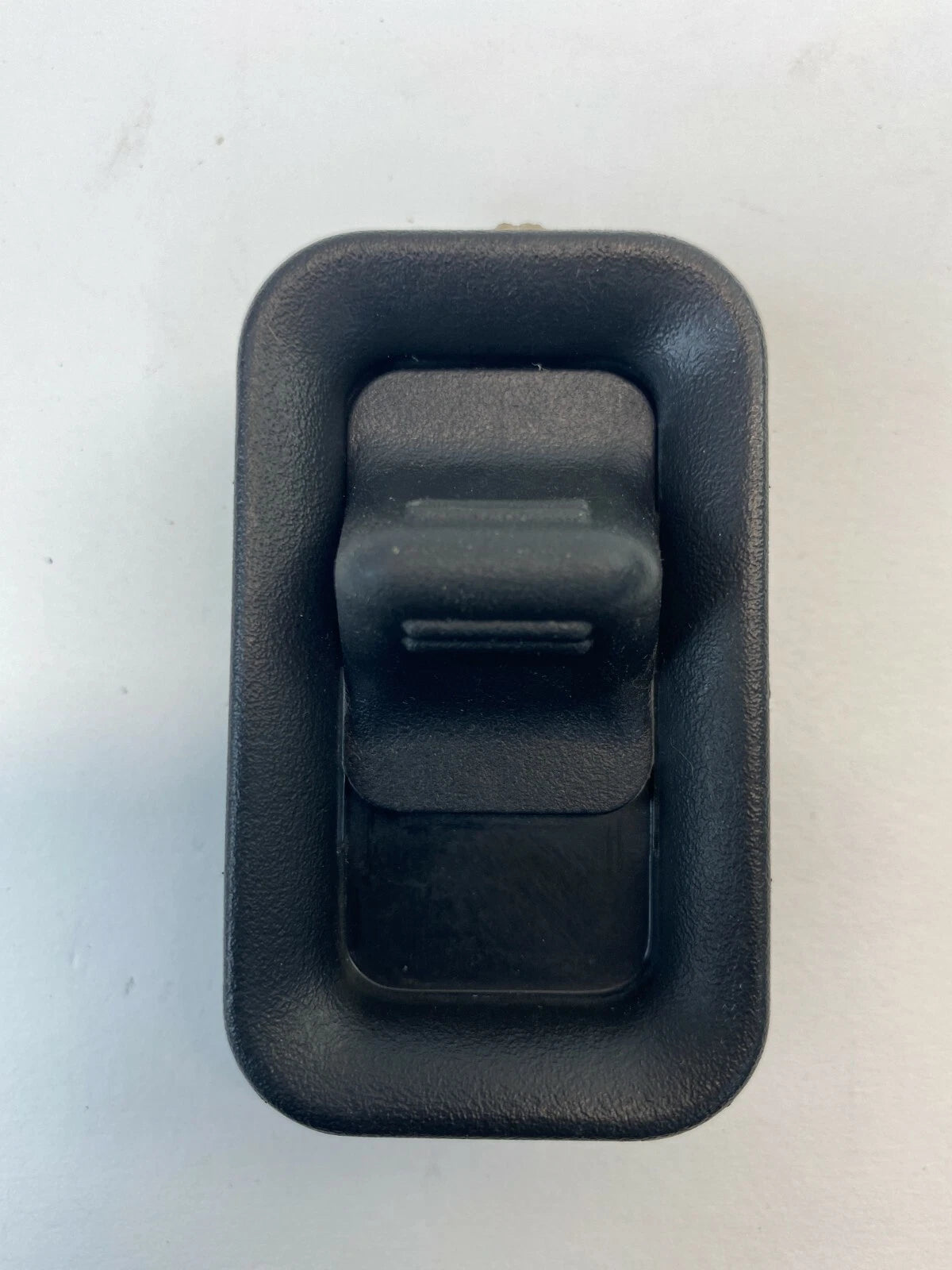 2000-2006 CHEVROLET TAHOE REAR LEFT SIDE DOOR LOCK CONTROL SWITCH 15172121 OEM