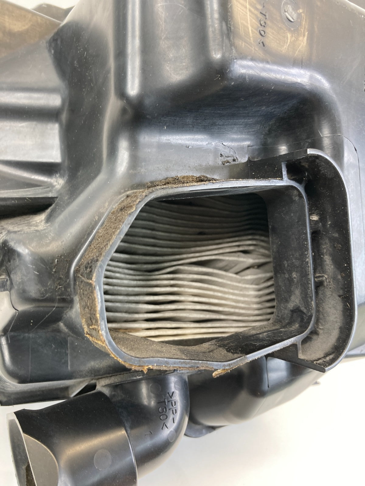 2008-2010 Infiniti G37 Front Left Air Intake Cleaner Box Filter Assembly OEM