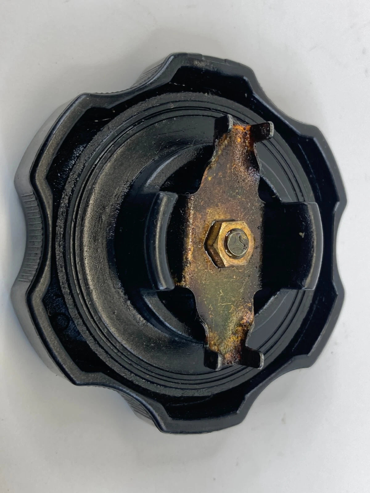 1997-2004 MITSUBISHI MONTERO SPORT ENGINE OIL FILLER TANK CAP LID COVER OEM