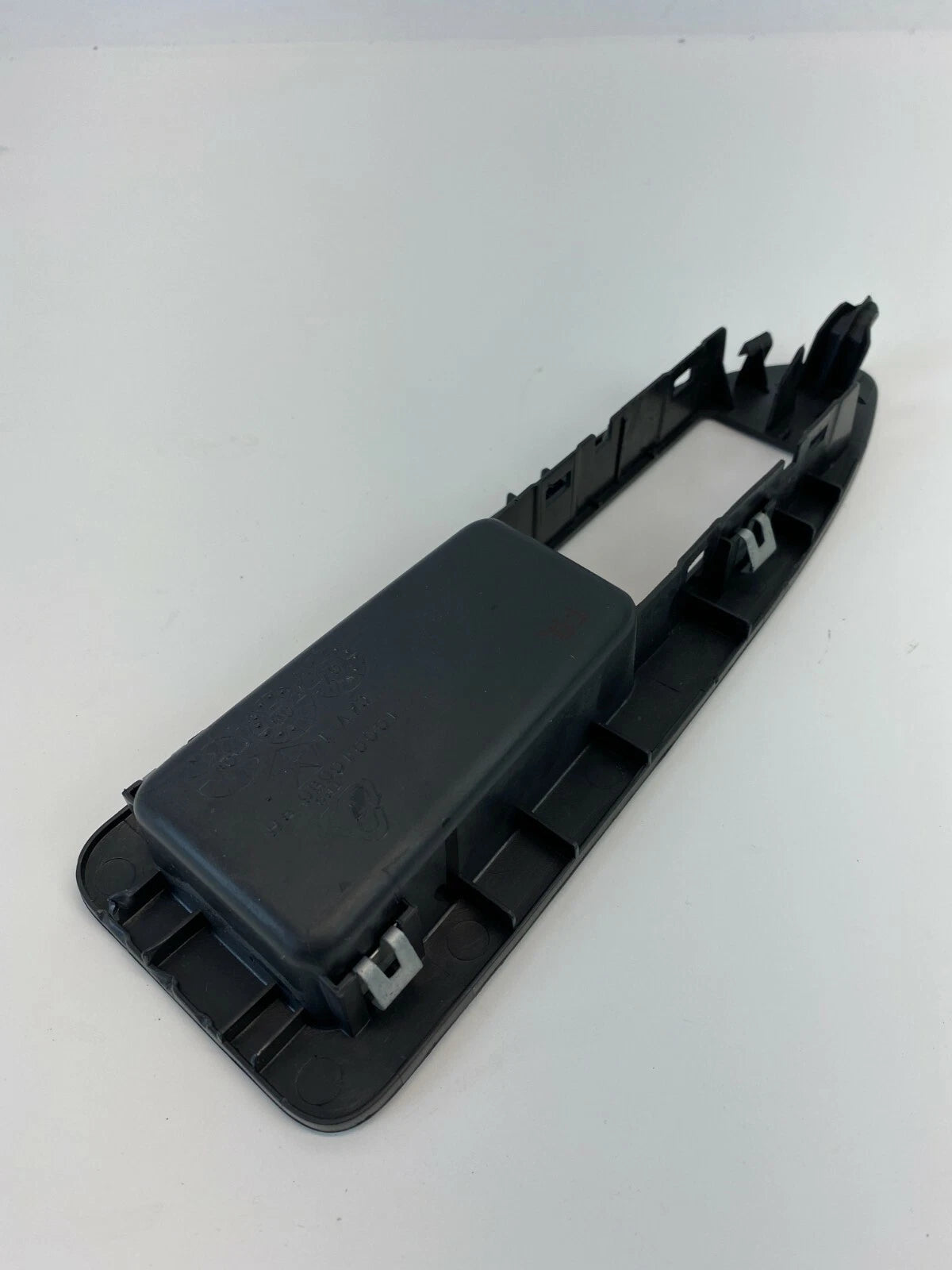 2006-2010 DODGE CHARGER FRONT RH WINDOW SWITCH COVER BEZEL PANEL OEM 100010656