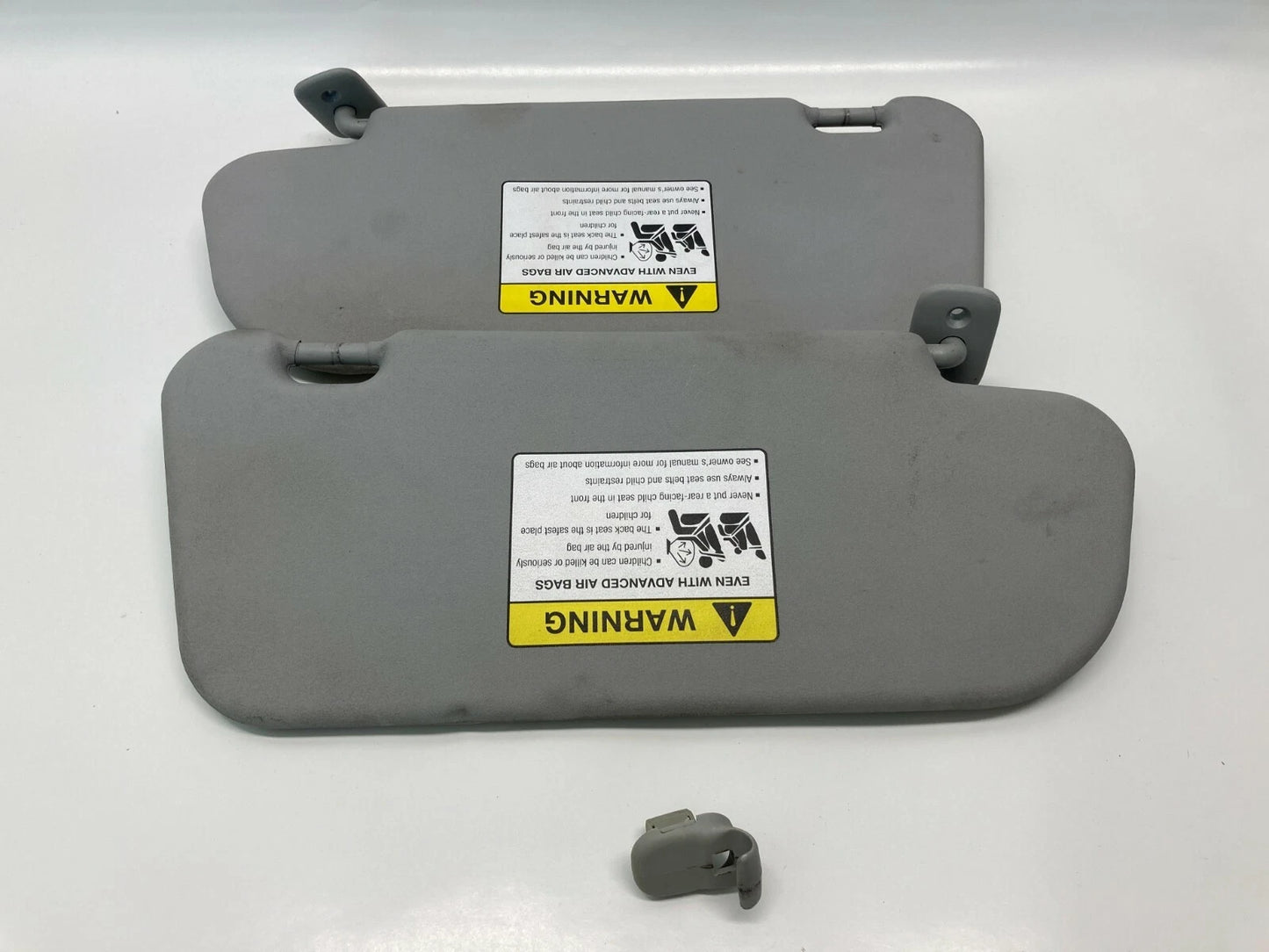 2004-2008 MAZDA3 MAZDA 3 SEDAN LEFT & RIGHT SUNVISOR SUN VISOR PAIR SET GRAY OEM