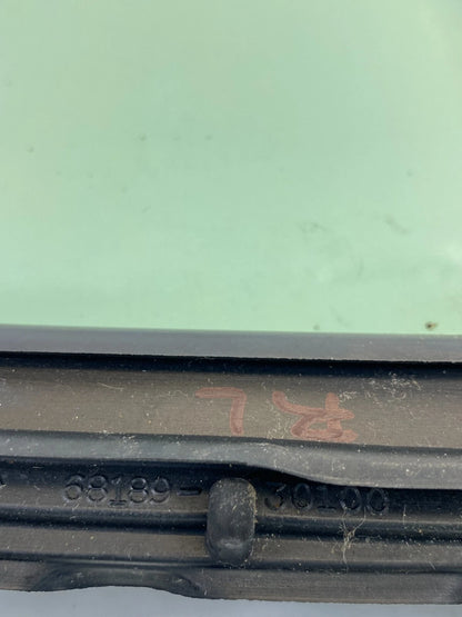 98-05 LEXUS GS300 GS400 REAR LEFT SIDE DOOR VENT QUARTER WINDOW GLASS 6818930100