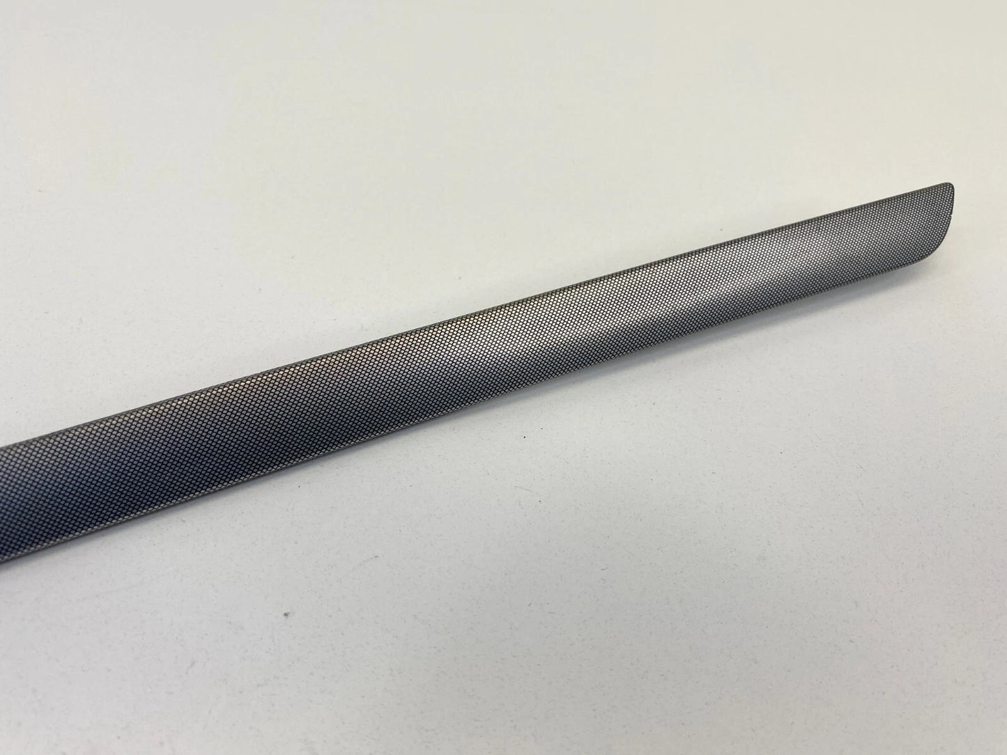 2005-2009 VOLKSWAGEN JETTA FRONT RIGHT PASSENGER DOOR TRIM MOLDING 1K4-867-440