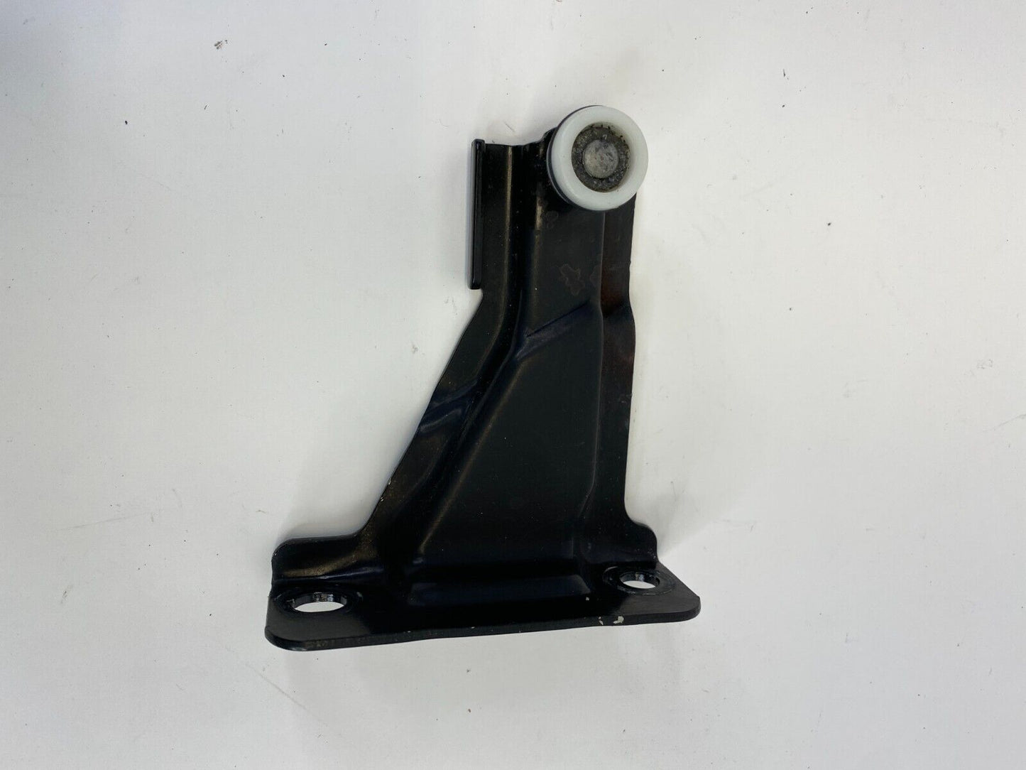 05 06 07 08 09 10 Honda Odyssey Rear Right Sliding Door Upper Roller Bracket OEM