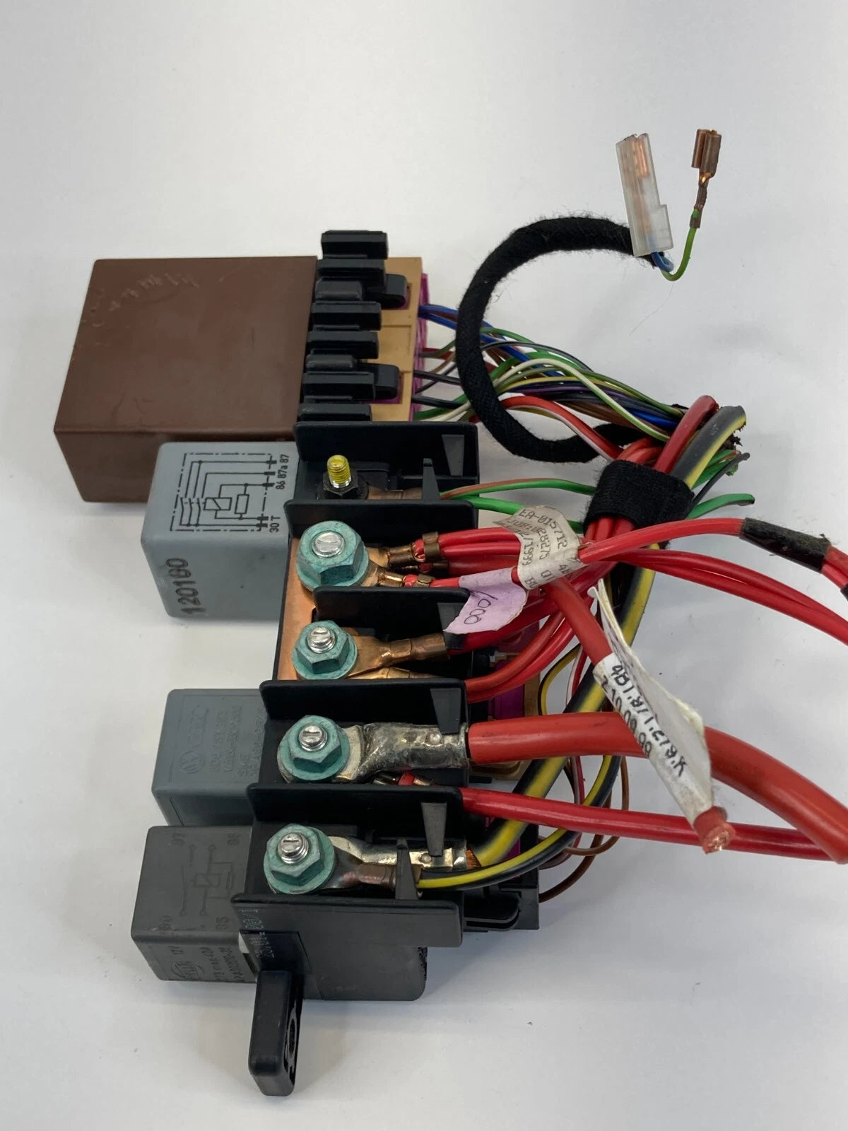 98 99 00 01 02 03 04 AUDI A6 QUATTRO FUSE BOX RELAY PLATE CONTROL UNIT OEM
