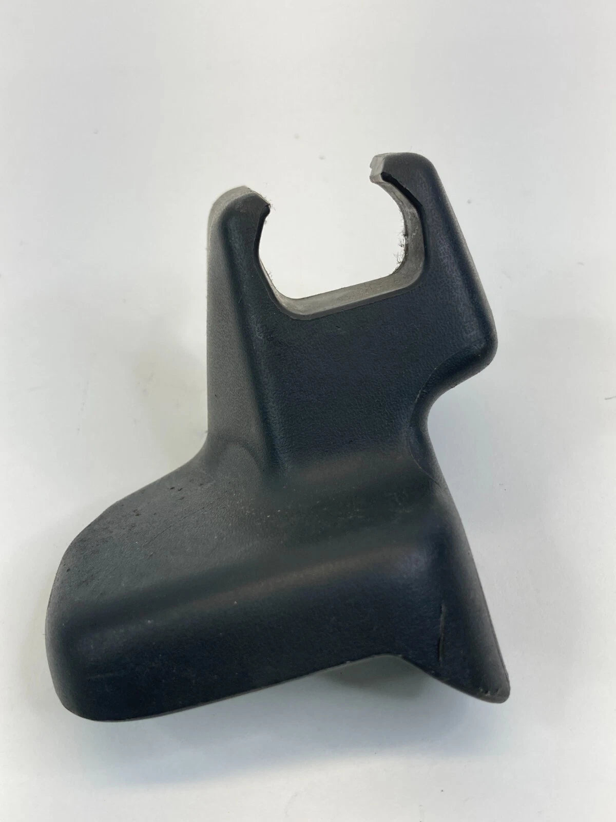 09 10 11 12 13 TOYOTA MATRIX LEFT OUTER SEAT TRACK END COVER TRIM CAP 7213802100