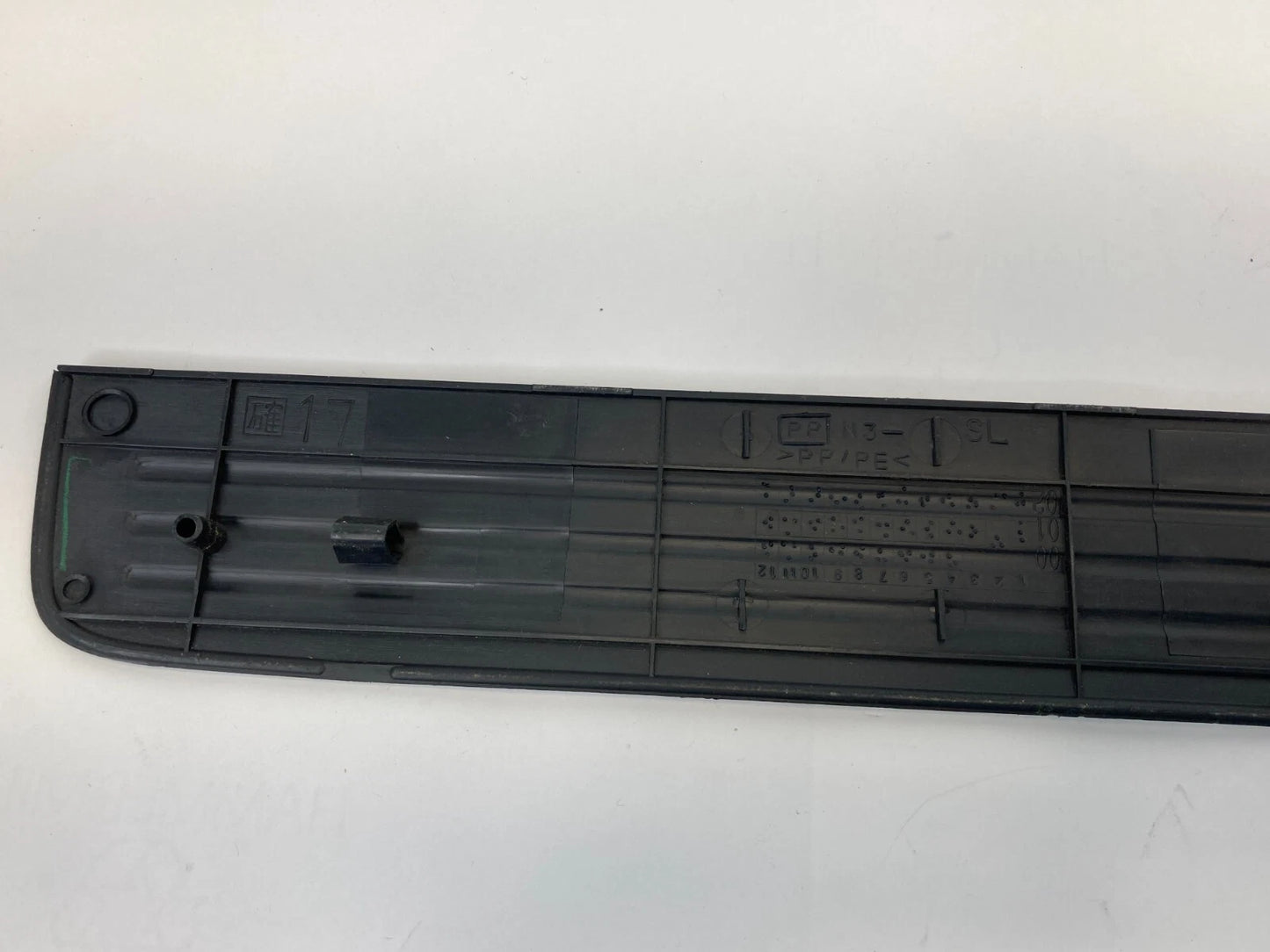2004-2009 TOYOTA PRIUS FRONT RIGHT SIDE DOOR SILL SCUFF STRIP PLATE 67911-47020