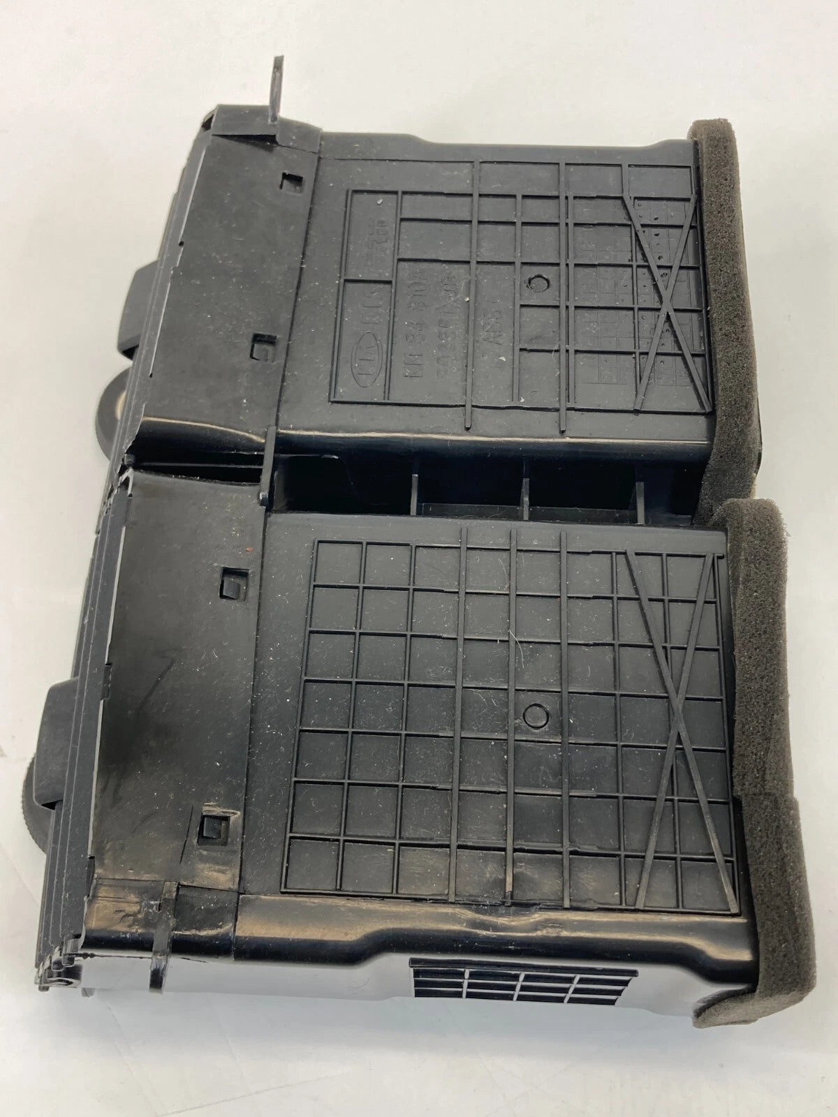 05-10 KIA SPORTAGE CENTER DASH A/C AIR VENT HEATER OUTLET DUCT GRILL 80337648