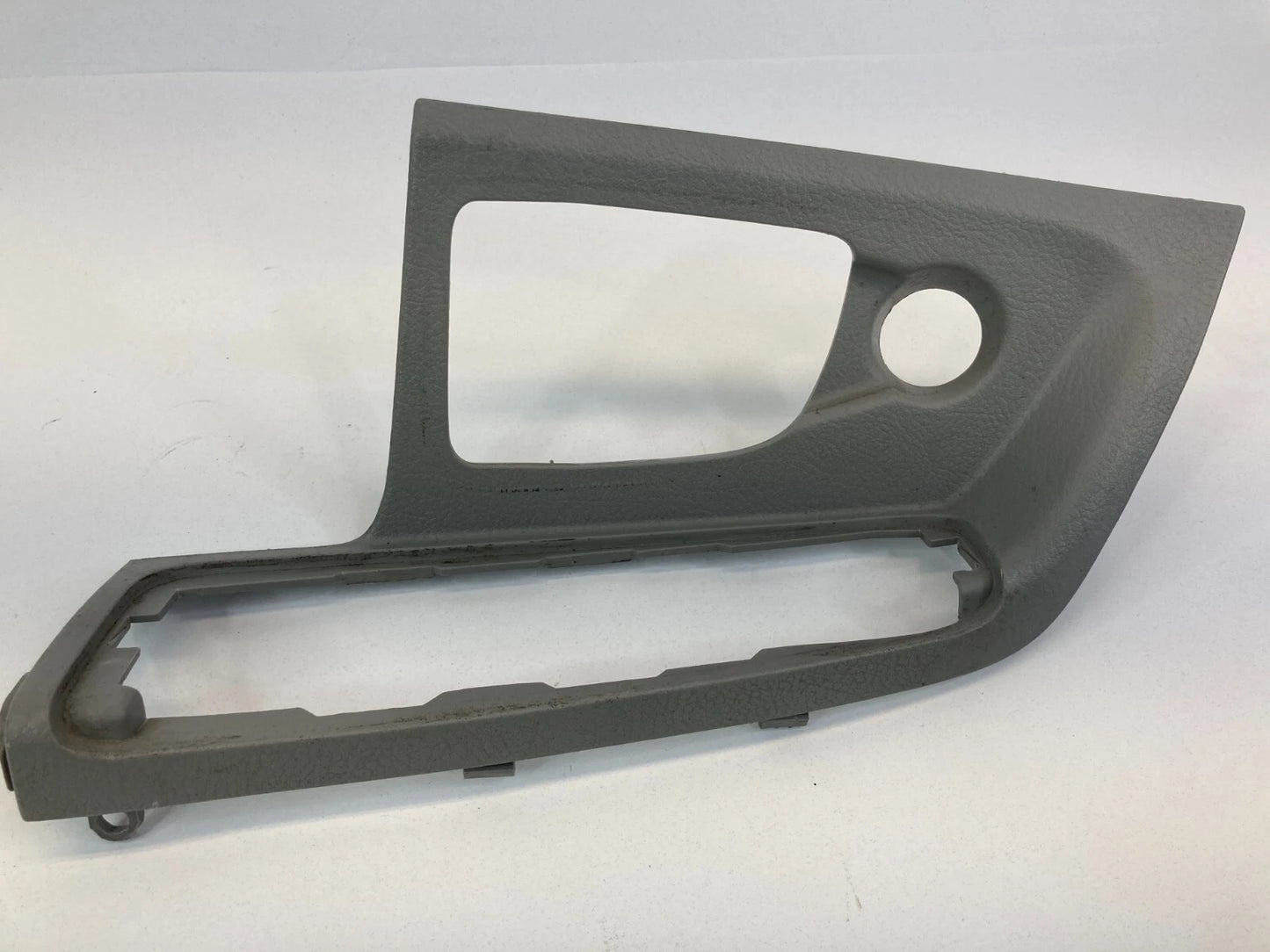 04-09 KIA SPECTRA FRONT LEFT SIDE DOOR PANEL SWITCH BEZEL GARNISH 82334-2F000