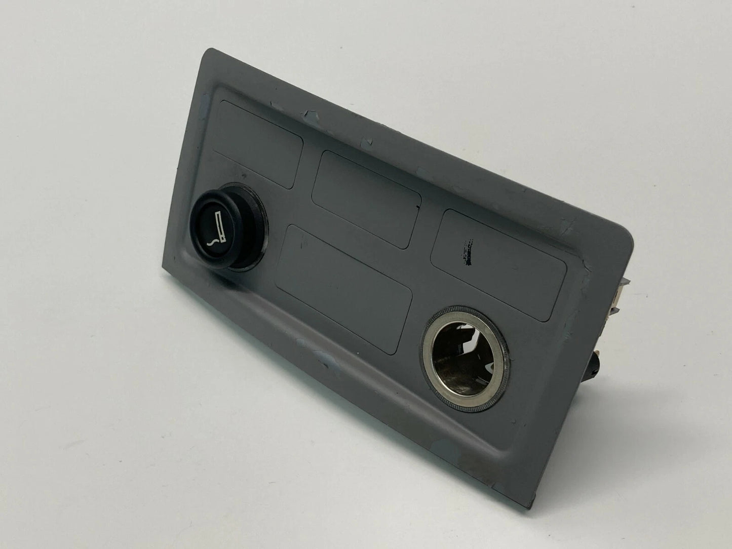 04-07 BMW 525I 530I REAR CENTER CONSOLE CIGARETTE LIGHTER POWER OUTLET 314240100