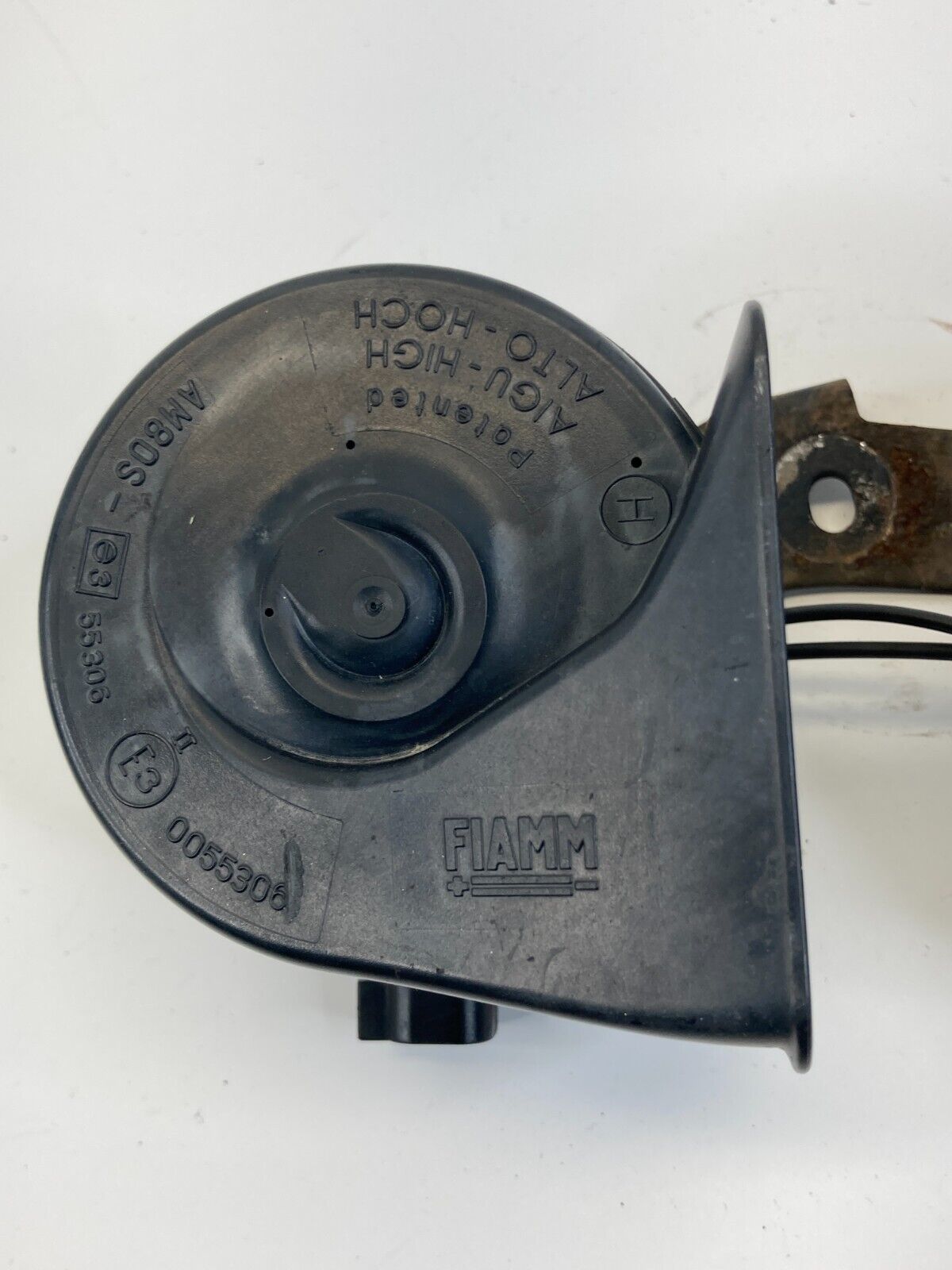 2003 2004 Ford Crown Victoria Dual Note Horn High & Low Note Pair E37042 OEM