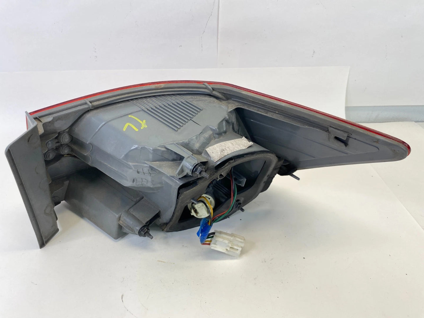 2010-2013 KIA FORTE SEDAN REAR LEFT DRIVER QUARTER PANEL MOUNTED TAILLIGHT LIGHT
