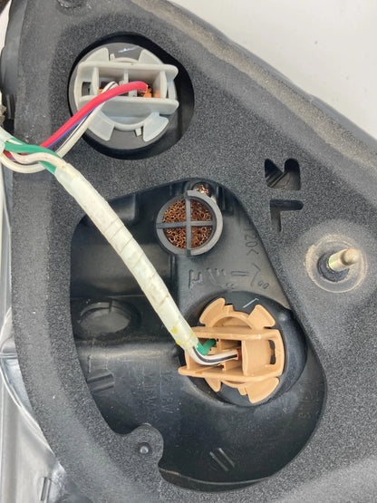 2001-2003 LEXUS RX300 REAR LEFT SIDE INNER TRUNK LID TAIL LIGHT TAILLIGHT OEM