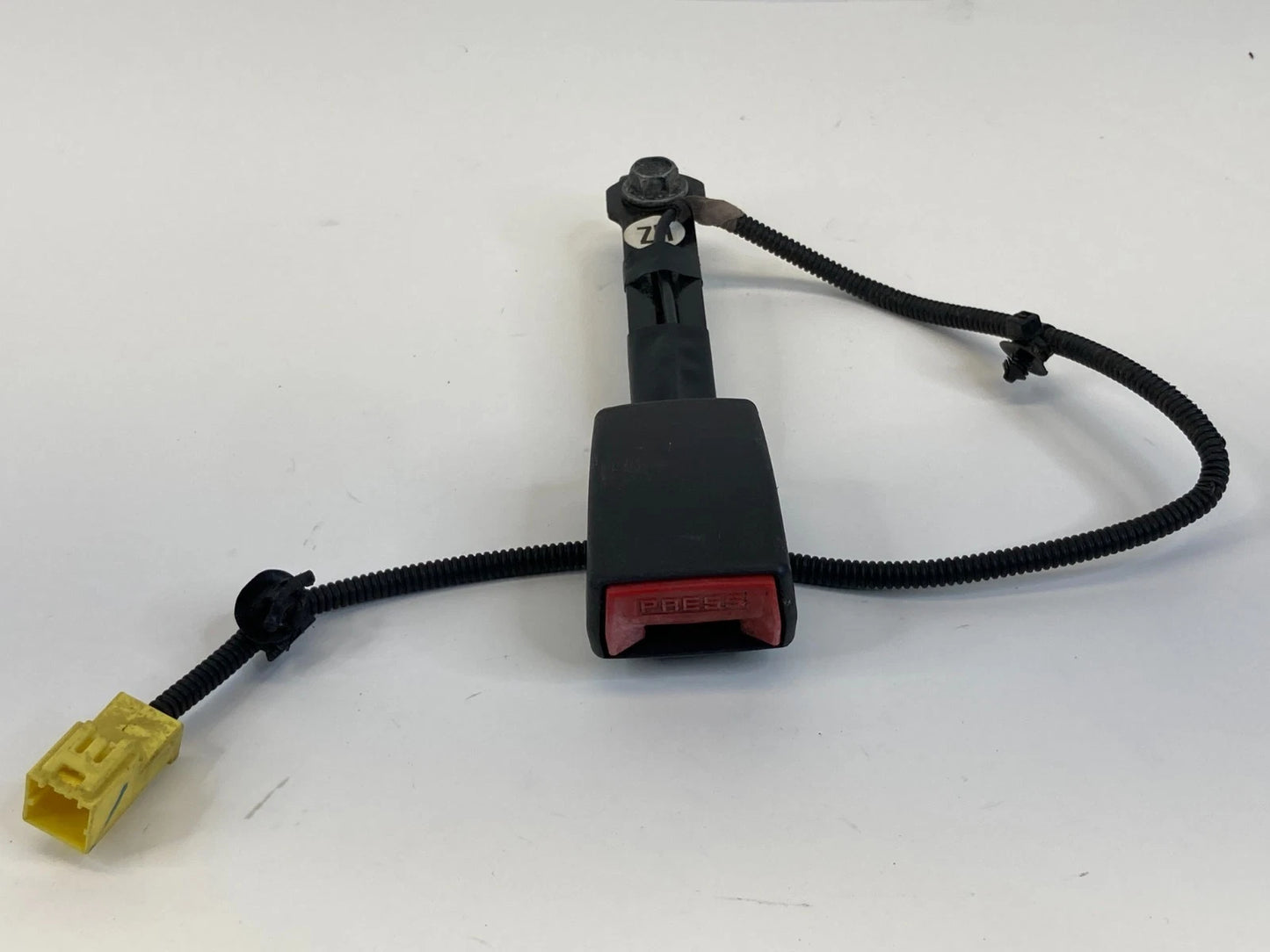 2011-2015 HYUNDAI SONATA FRONT RIGHT SIDE SEAT BELT BUCKLE RECEPTABLE OEM