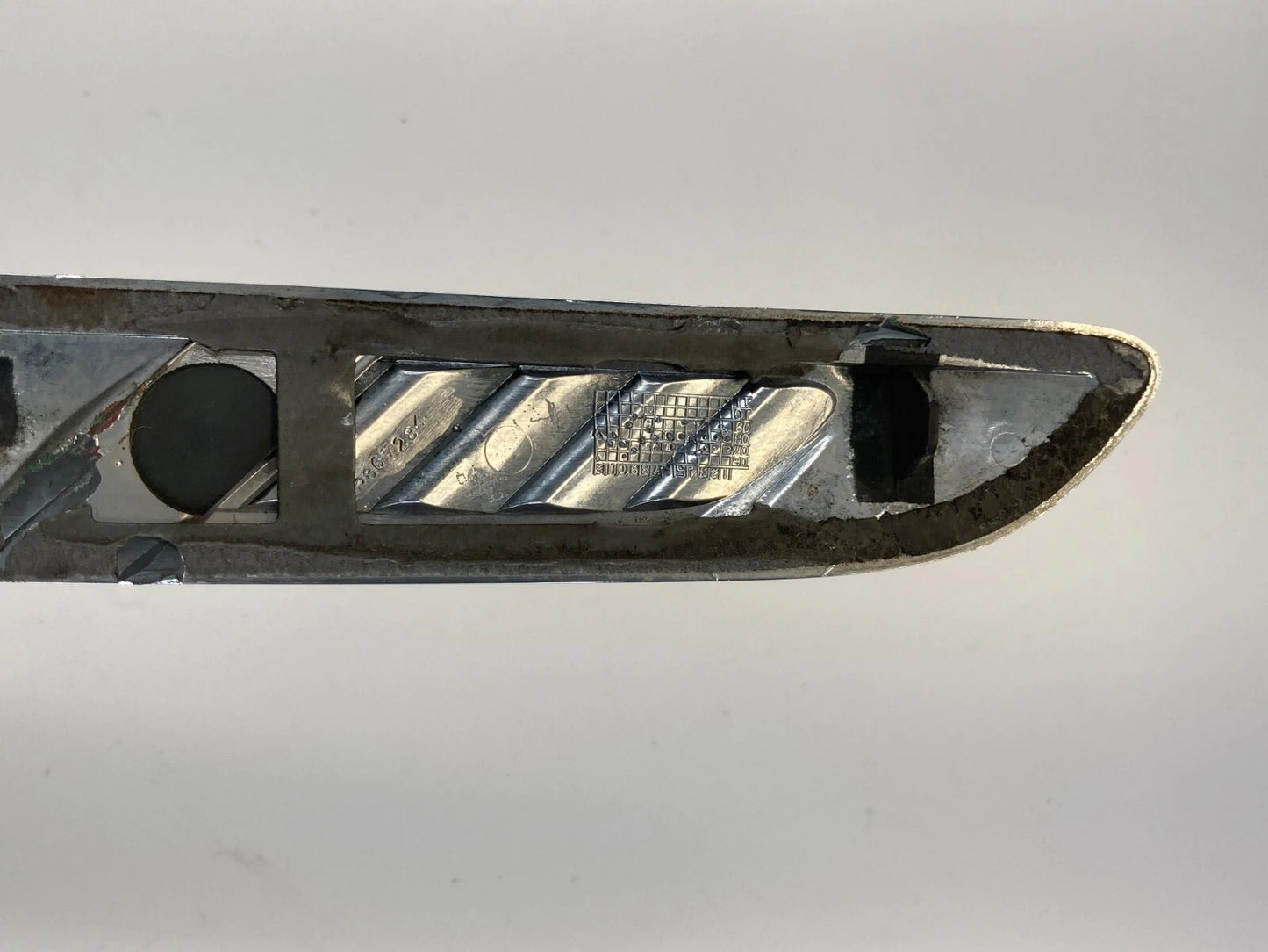 2008-2012 BUICK ENCLAVE HOOD RIGHT SIDE EXTERIOR GRILLE TRIM MOLDING CHROME OEM