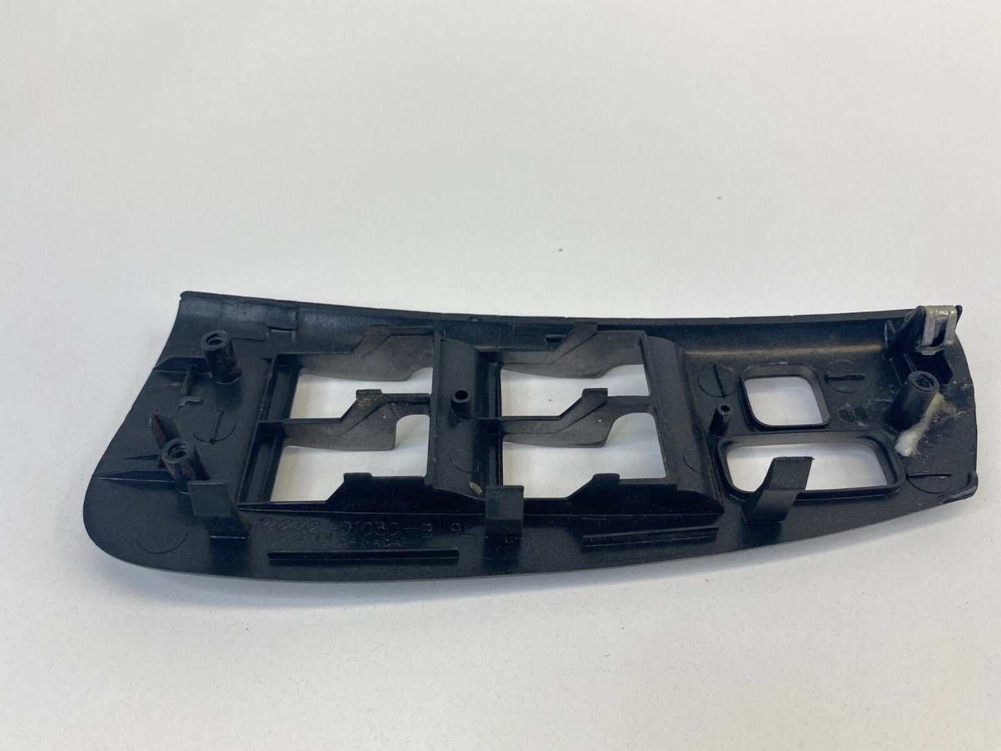 03-08 TOYOTA MATRIX FRONT LEFT DOOR WINDOW SWITCH BEZEL COVER TRIM 74232-01030