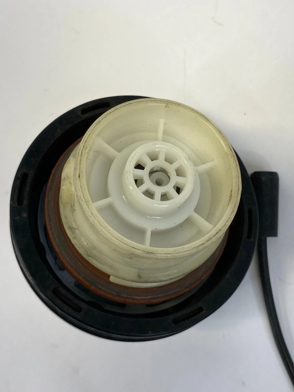 2007 2008 INFINITI G35 SEDAN RR FUEL FILLER DOOR GAS CAP ASSEMBLY OEM 17251JA00A