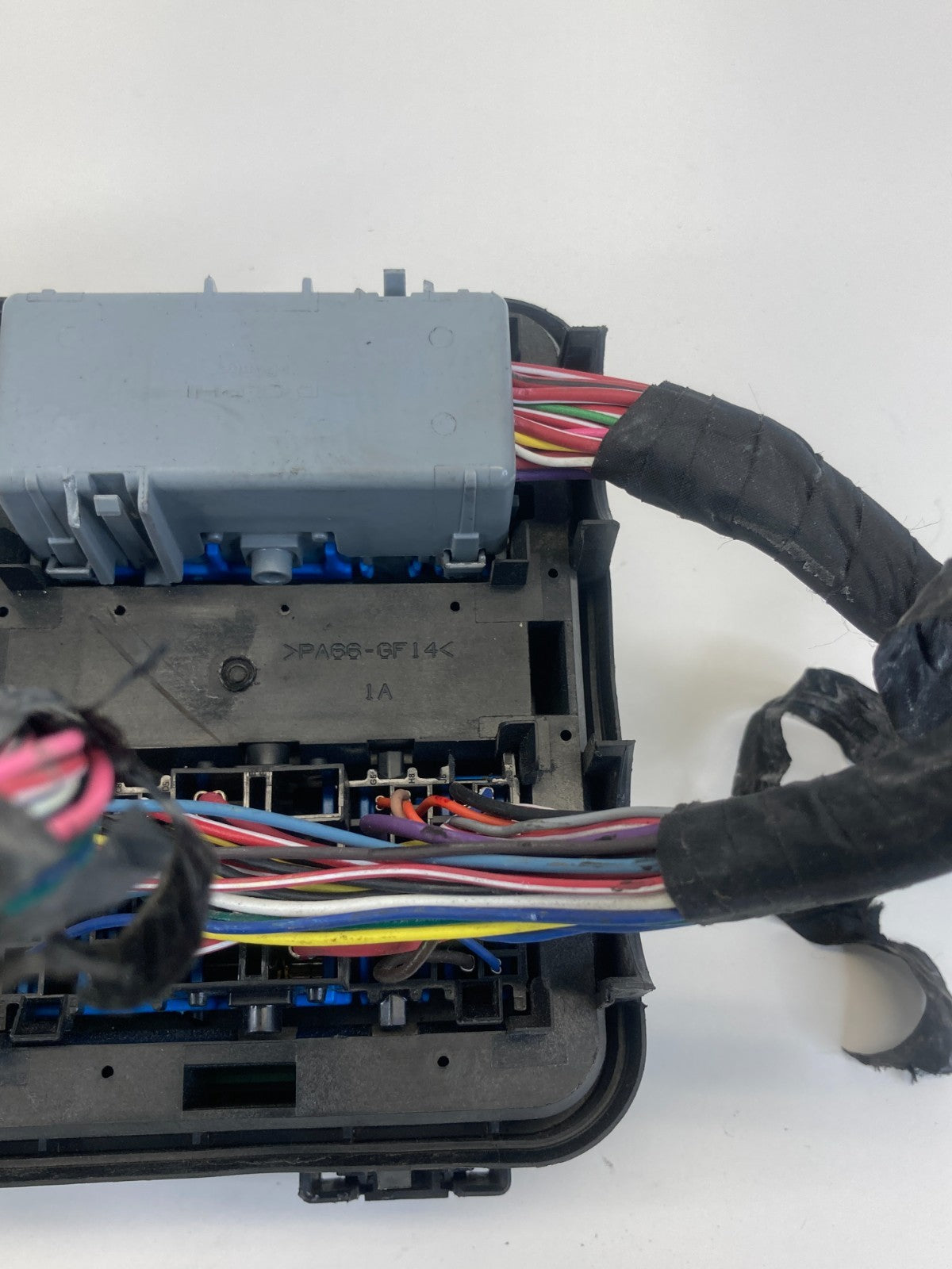 2013-2016 GMC Terrain 2.4L L4 Engine Compartment Fuse Box Relay Junction Block