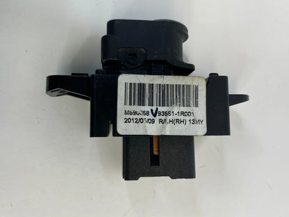 13-17 HYUNDAI ACCENT REAR RIGHT SIDE DOOR POWER WINDOW CONTROL SWITCH 935811R001