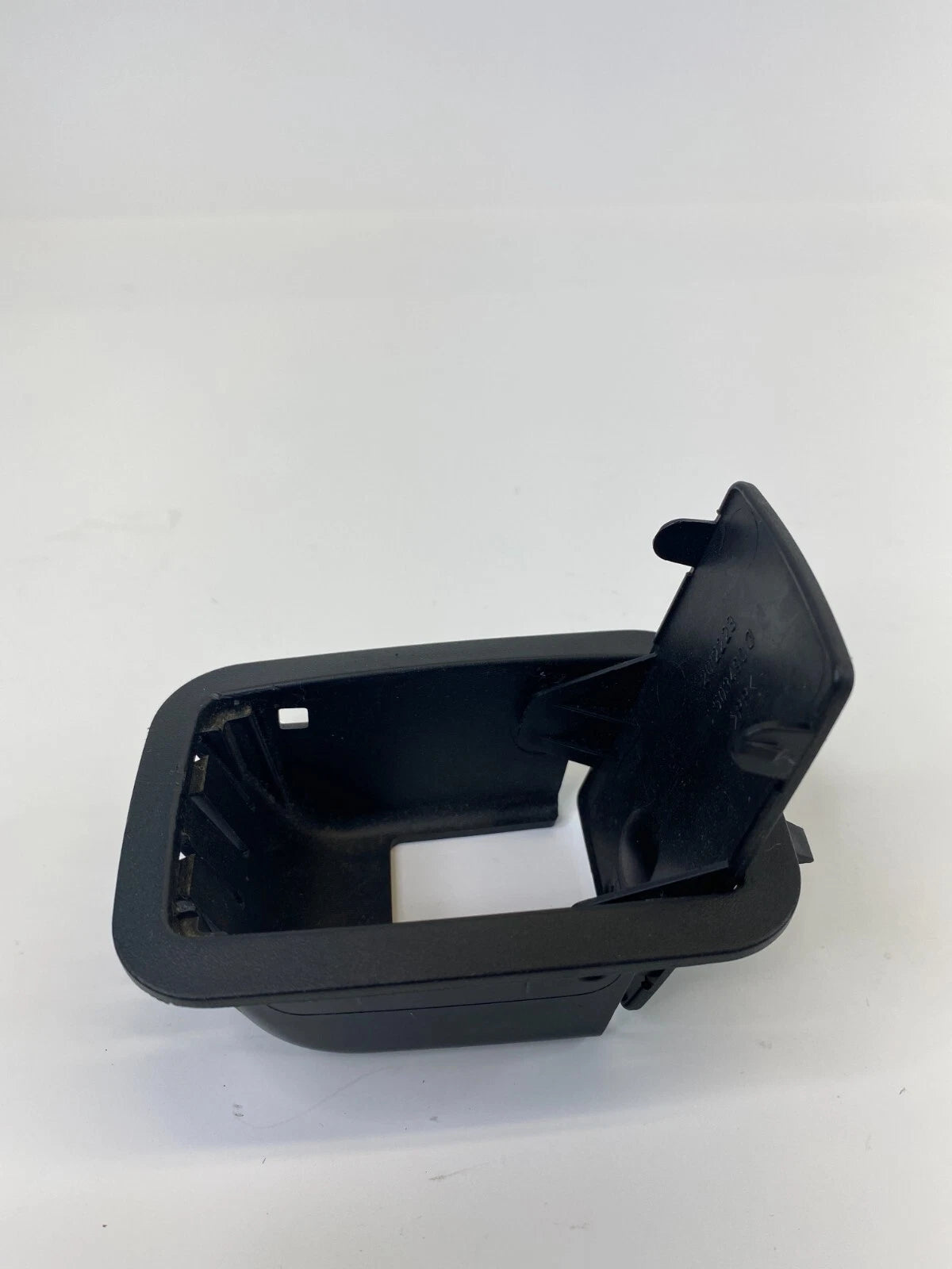 11-19 CHEVY CRUZE 13-19 ATS REAR SEAT CHILD SAFETY ANCHOR HOOK COVER 5034900
