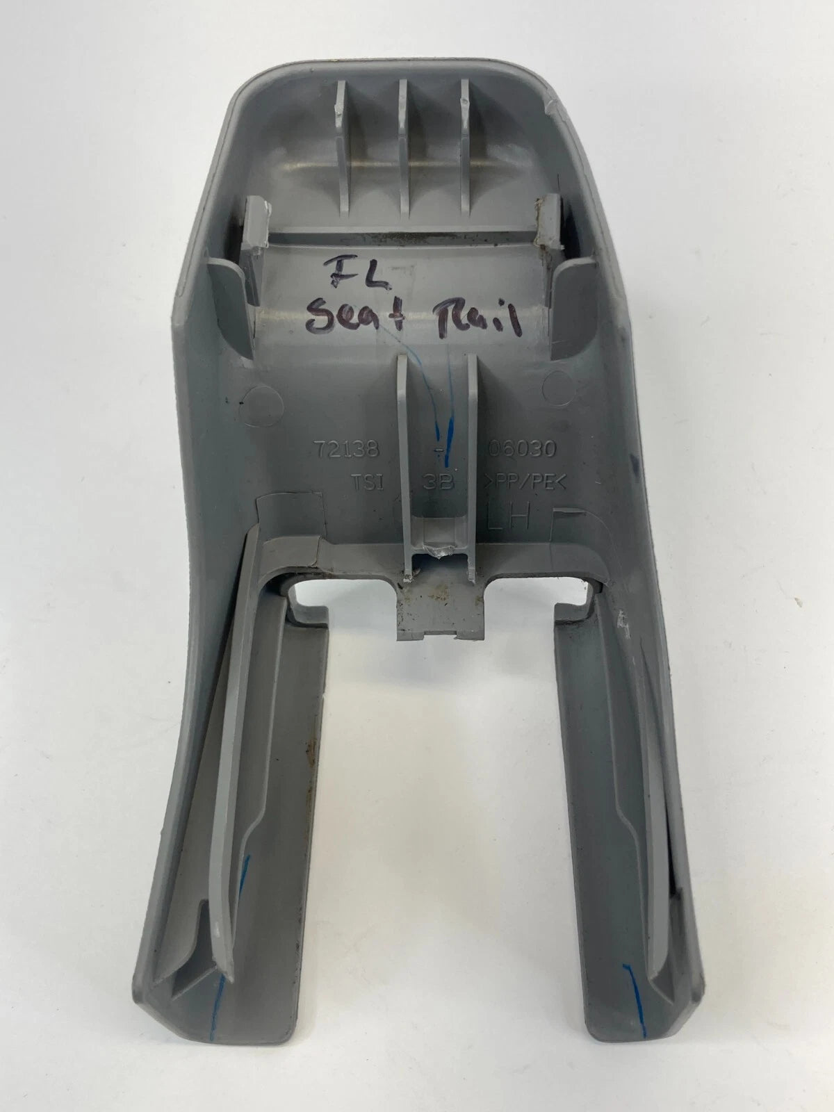 07-11 TOYOTA CAMRY FRONT LEFT OUTER SEAT RAIL TRACK END COVER TRIM 72138-06030