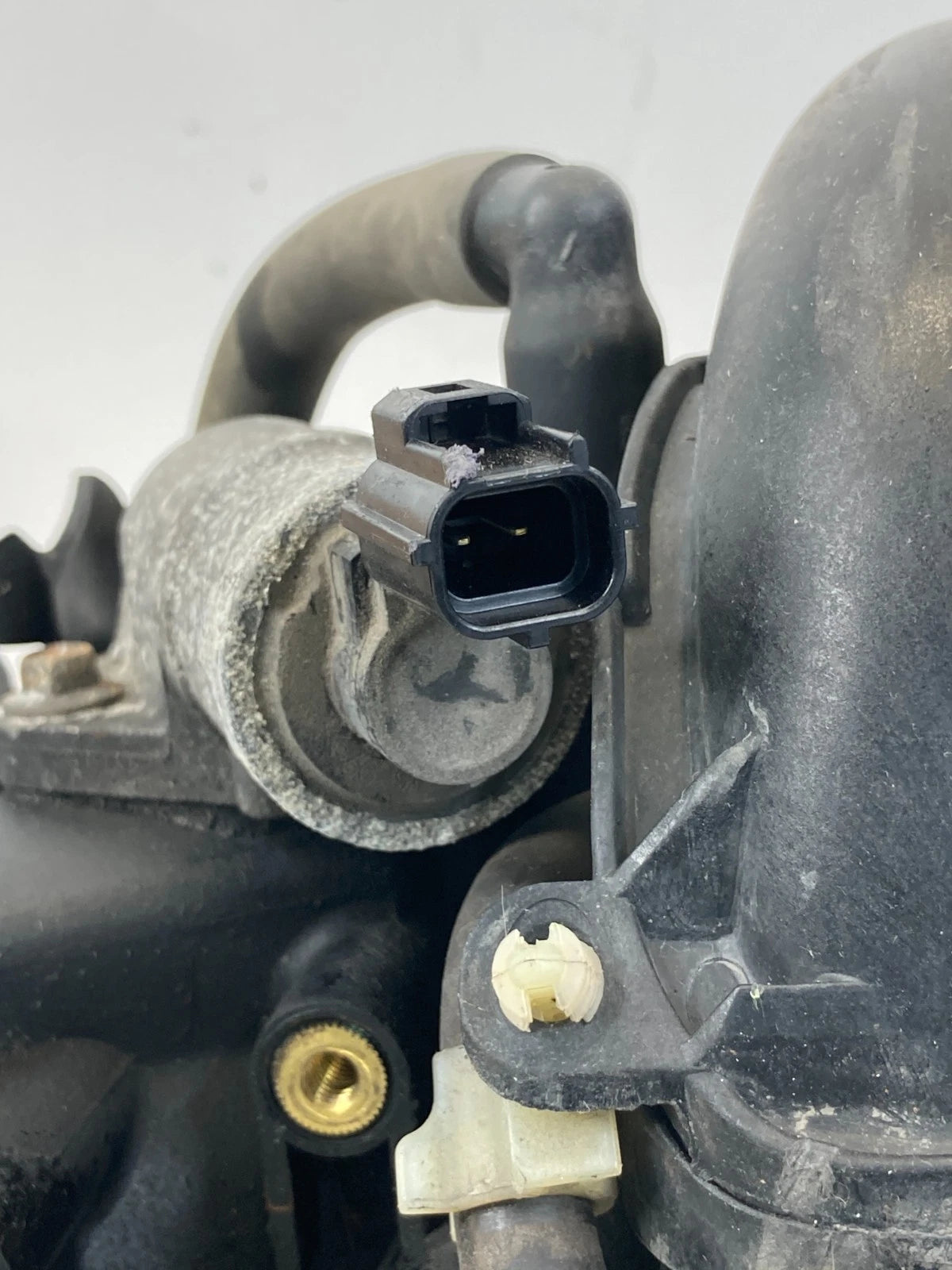 2007 FORD ESCAPE MERCURY MARINER 2.3L A/T INTAKE MANIFOLD UPPER PLENUM W /SENSOR