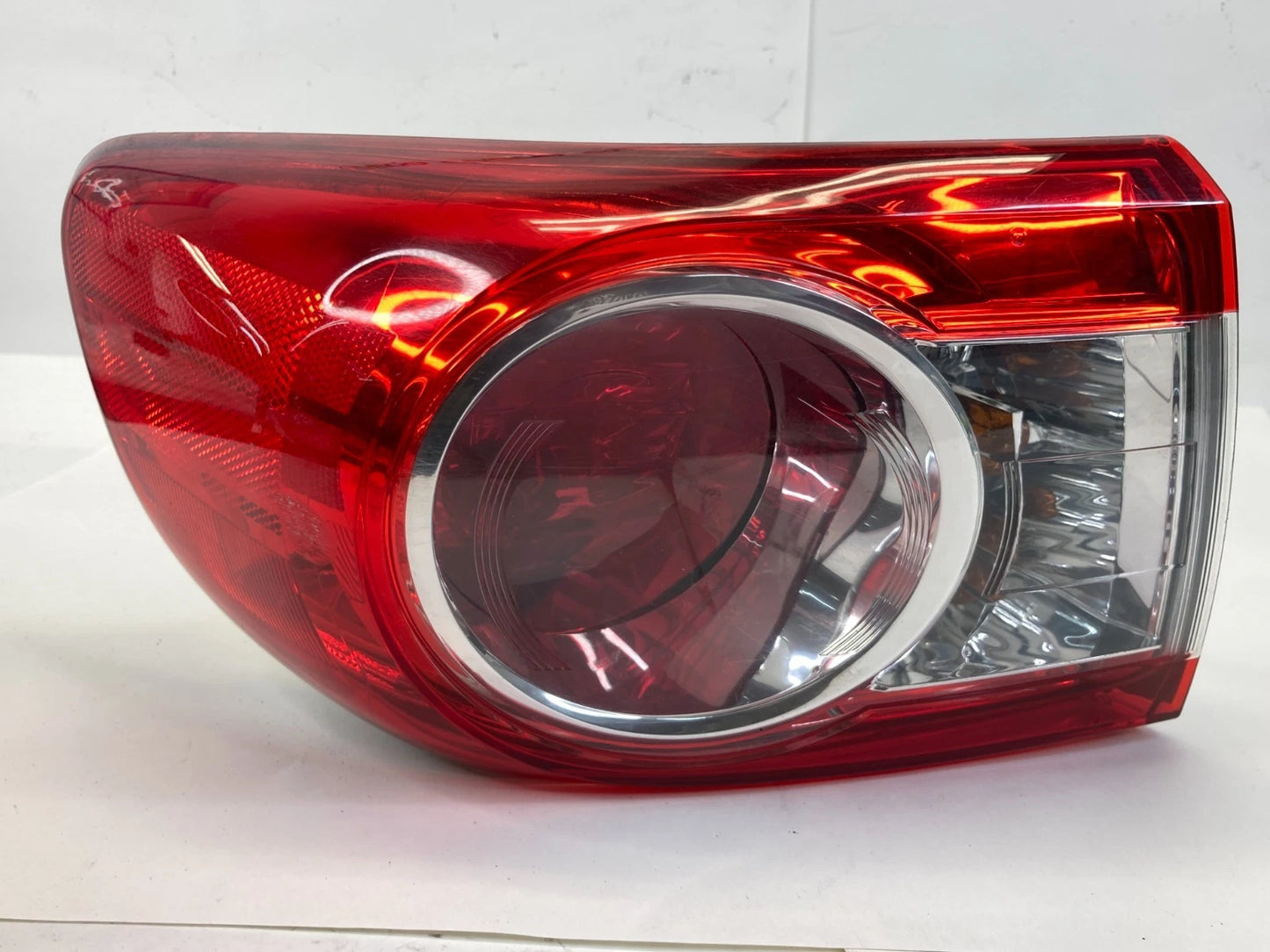 2011-2013 TOYOTA COROLLA REAR LEFT SIDE OUTER TAILLIGHT TAIL LAMP ASSY OEM