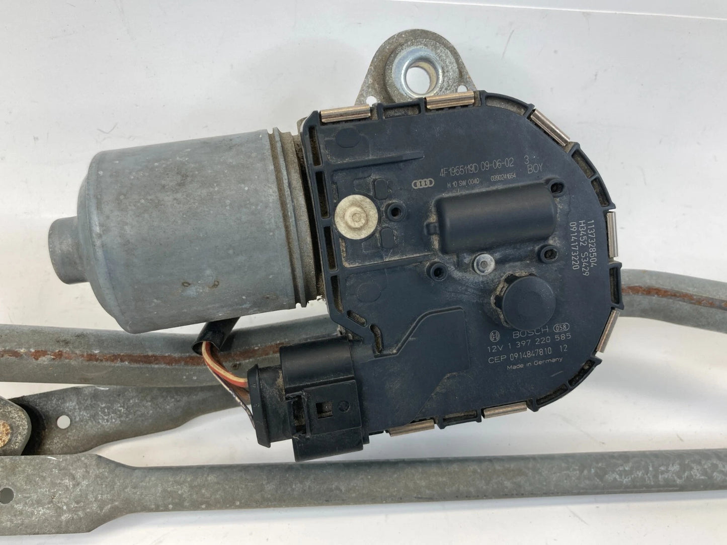 05-11 AUDI A6 FRONT WINDSHIELD WIPER TRANSMISSION MOTOR W/LINKAGE 4F1955119 OEM