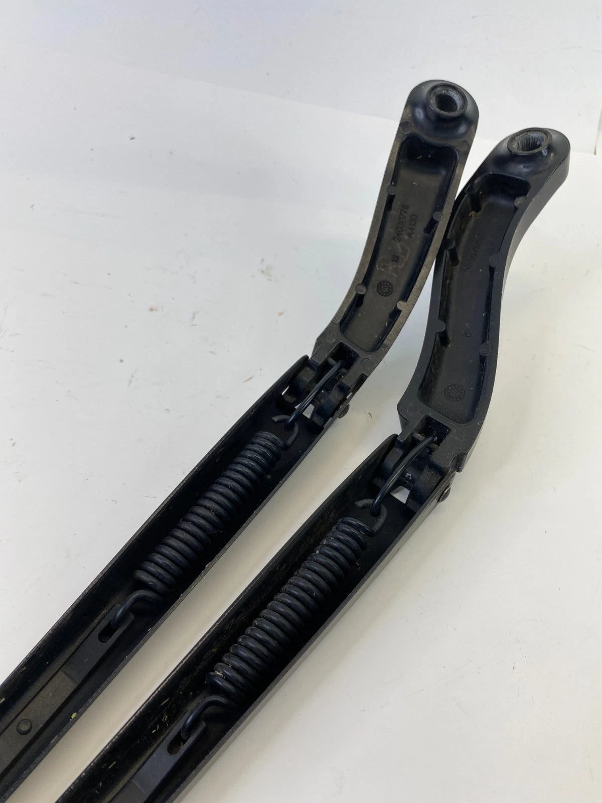 08-20 DODGE GRAND CARAVAN FRONT LEFT & RIGHT WINDSHIELD WIPER ARM PAIR SET OEM