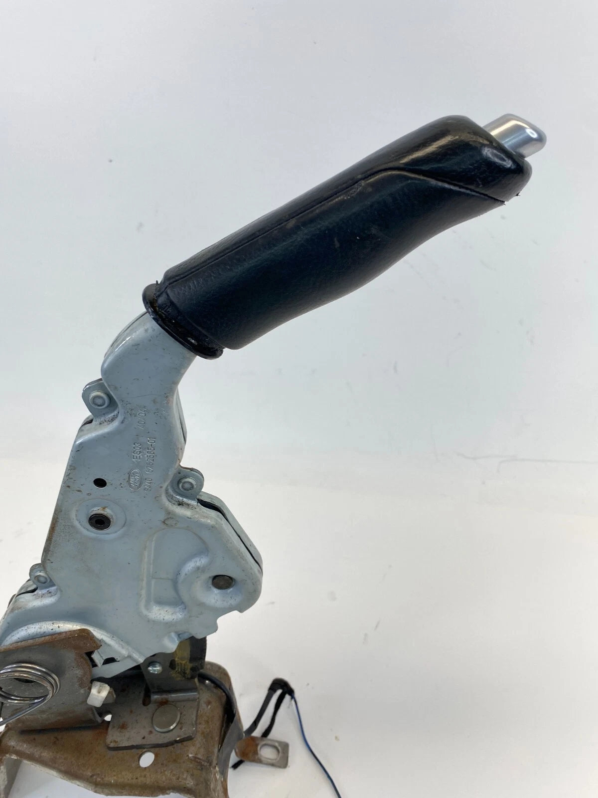 2004-2006 LAND ROVER RANGE ROVER EMERGENCY PARKING BRAKE HANDLE LEVER ASSY OEM