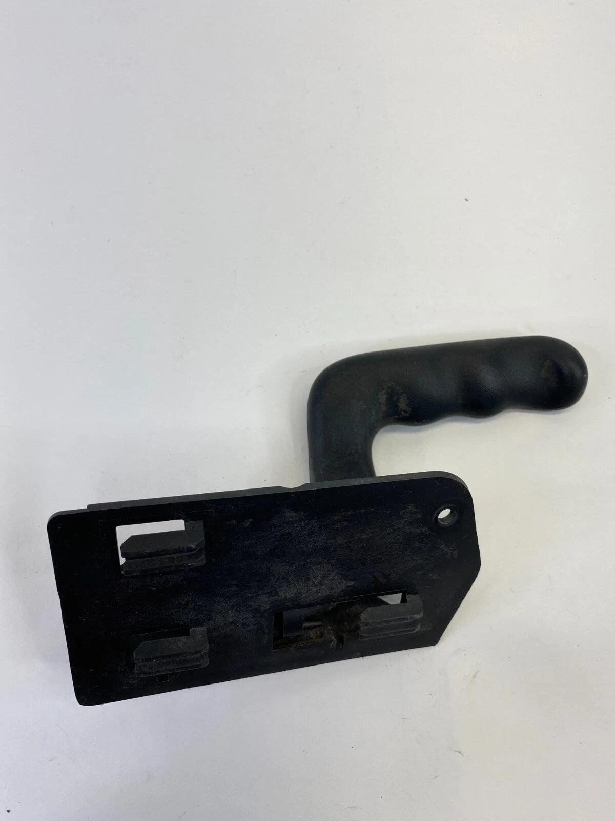2000-2006 GMC YUKON FRONT RIGHT PASSENGER SIDE INTERIOR INNER DOOR HANDLE OEM