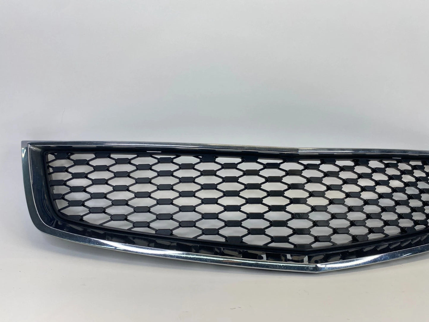 2010-2015 CHEVROLET EQUINOX FRONT LOWER CENTER RADIATOR GRILL GRILLE 25798748
