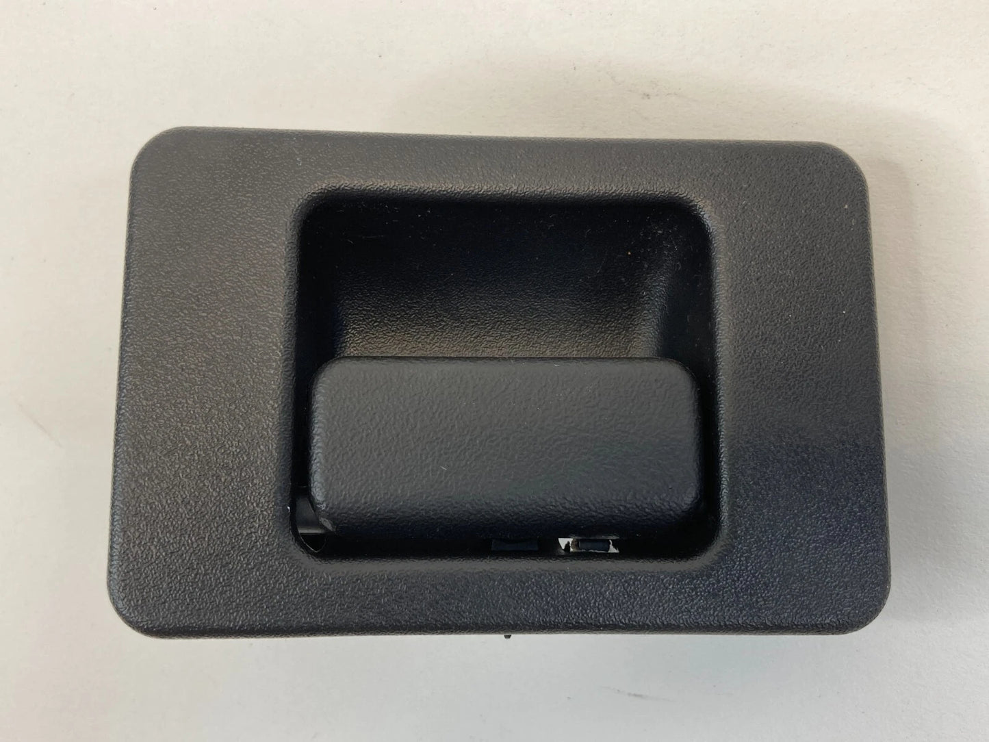 2008-2012 FORD ESCAPE GLOVE BOX LATCH HANDLE LOCK BLACK OEM YL2A-1006004-AAW