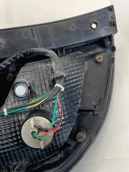 2014-2019 Kia Soul Rear Right Passenger Side Tail Light Taillight Lamp 92402B2