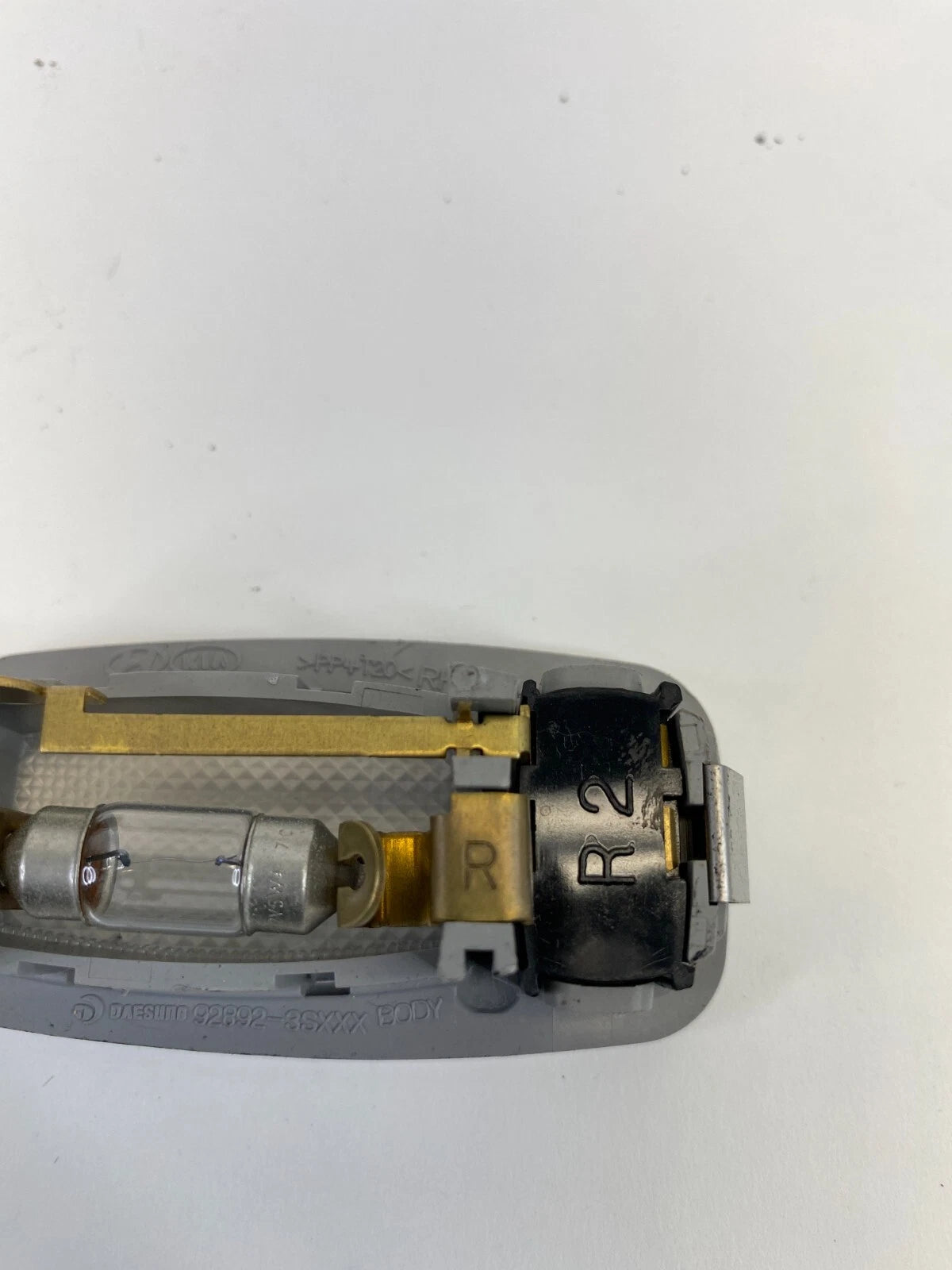 2014-2018 KIA FORTE ROOF FRONT RIGHT SUNVISOR VANITY LIGHT LAMP 92892-3SXXX OEM
