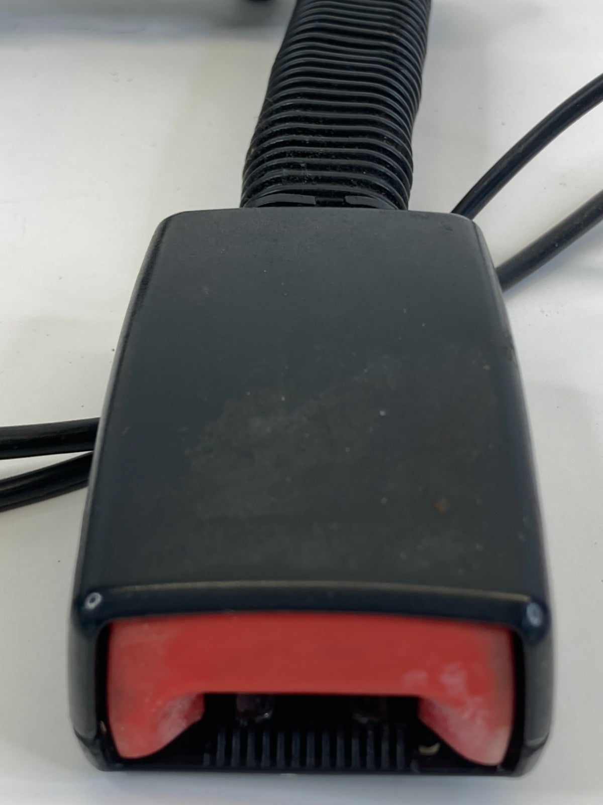 2008-2012 Land Rover LR2 Front Left Driver Seat Belt Buckle OEM